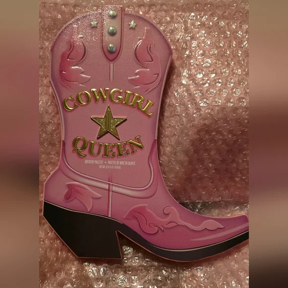 COWGIRL QUEEN EYE SHADOW PALETTE IT IS SO WELL CONSTRUCTED!JEFFREE STAR